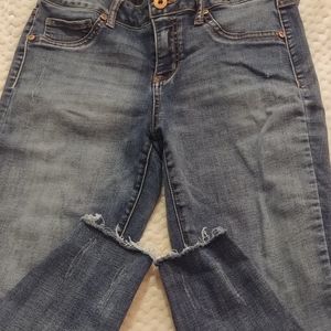 Ankle skinny jeans with destroyed bottom hem💗
